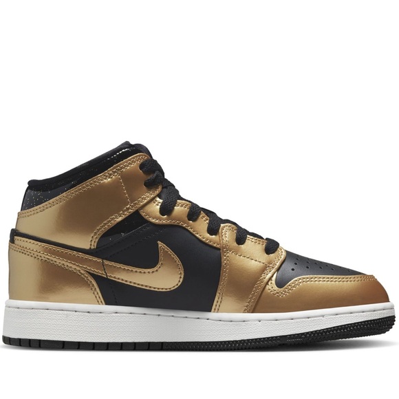 (GS) AIR JORDAN 1 MID SE
Boys – Black/Metallic Gold-white